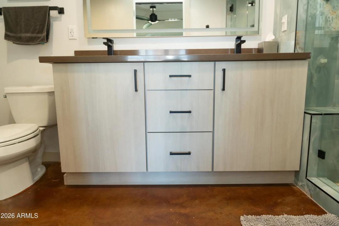 Real Estate Picture 16