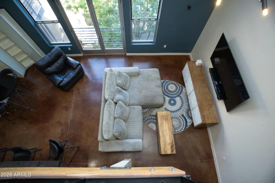 Real Estate Picture 3