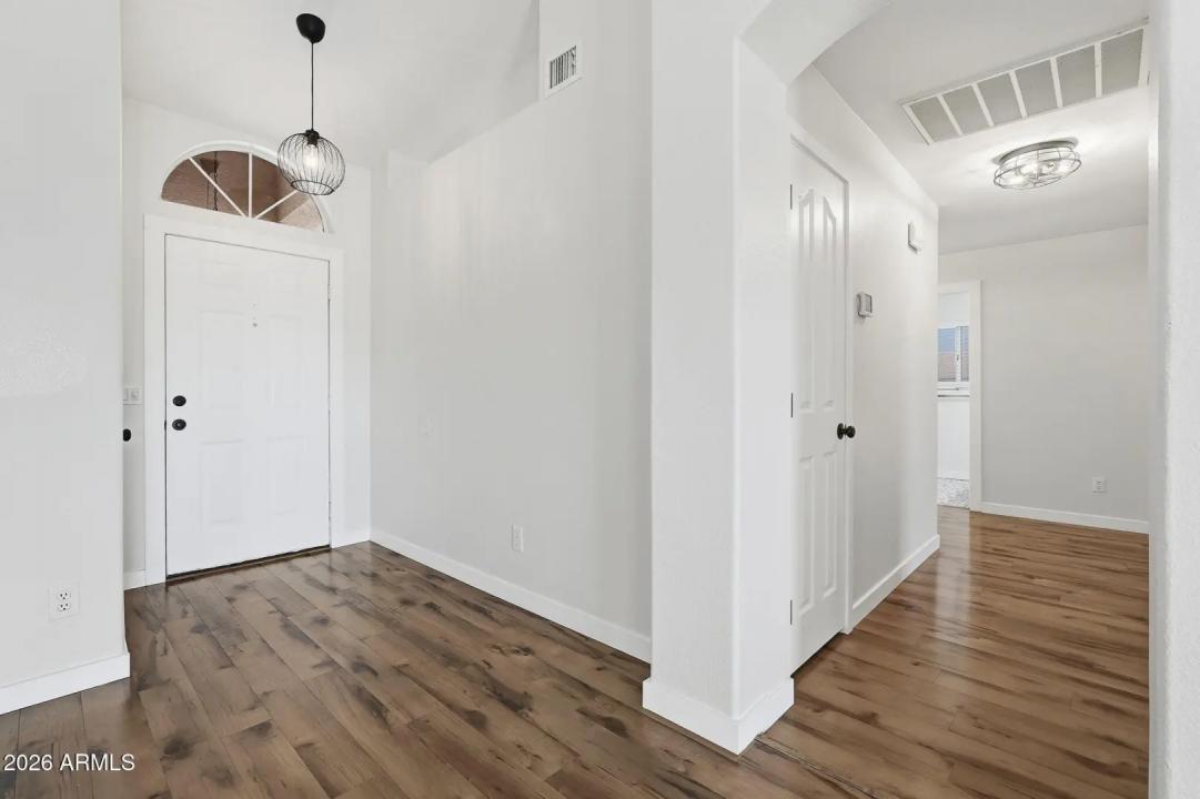 Real Estate Picture 4