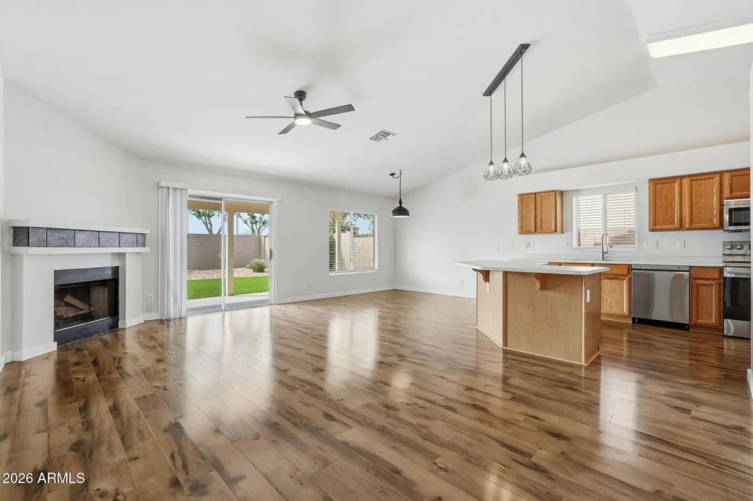 Real Estate Picture 5