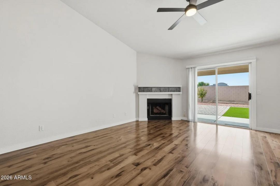 Real Estate Picture 8