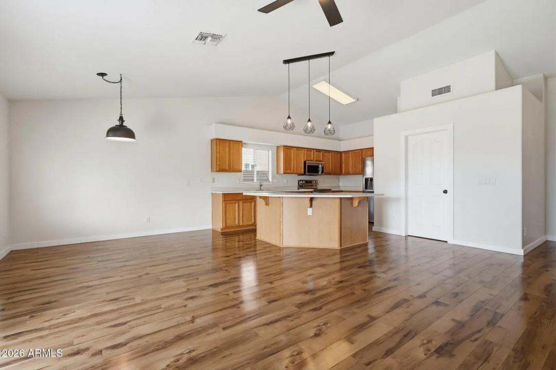 Real Estate Picture 9