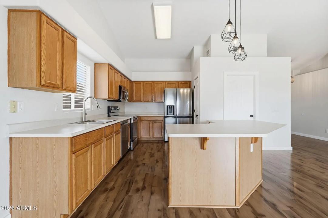 Real Estate Picture 11
