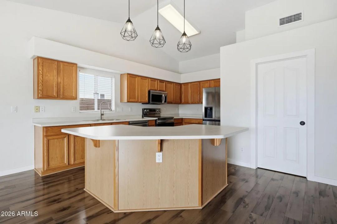 Real Estate Picture 12