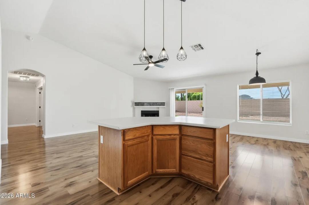 Real Estate Picture 14