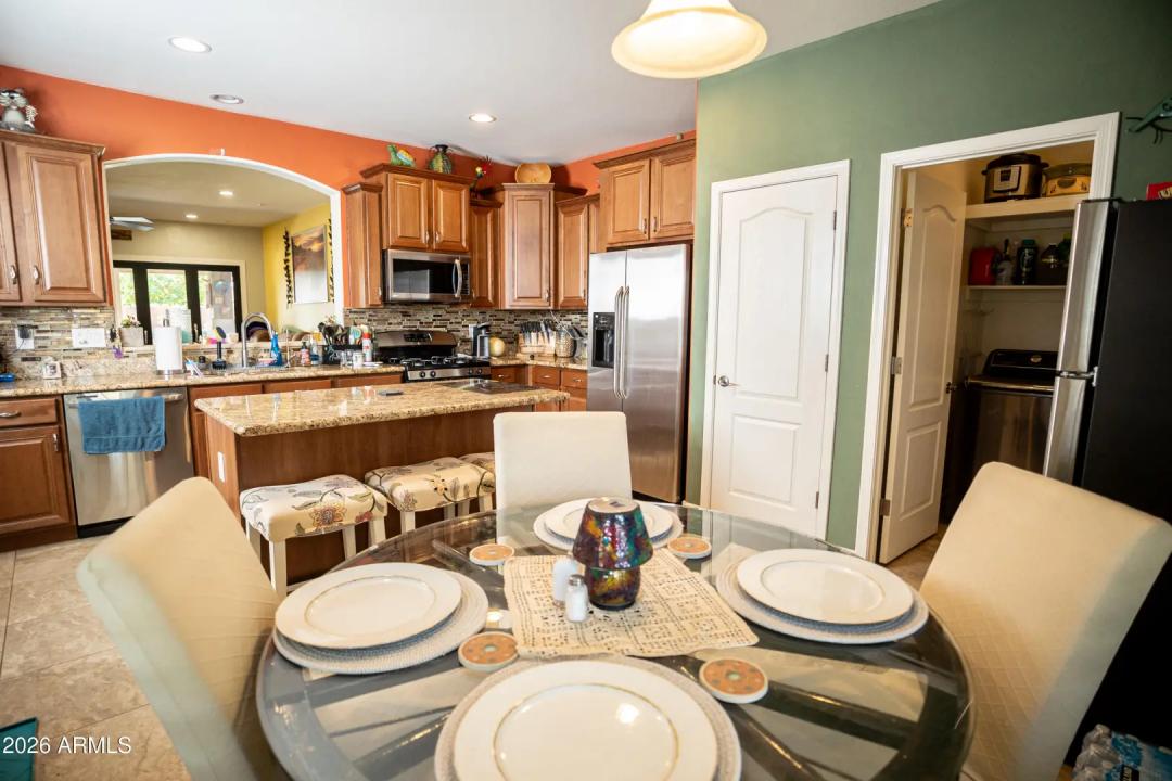 Real Estate Picture 5