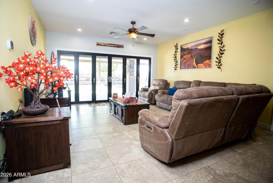 Real Estate Picture 3
