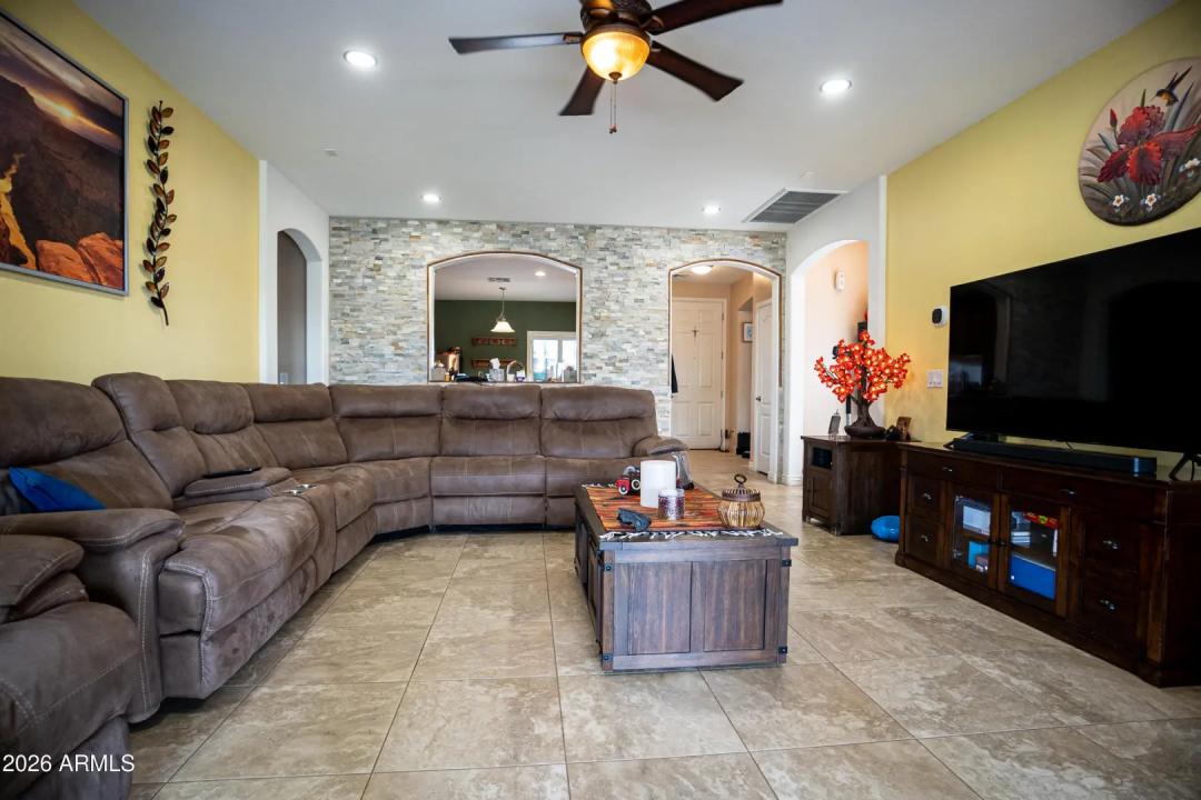 Real Estate Picture 4