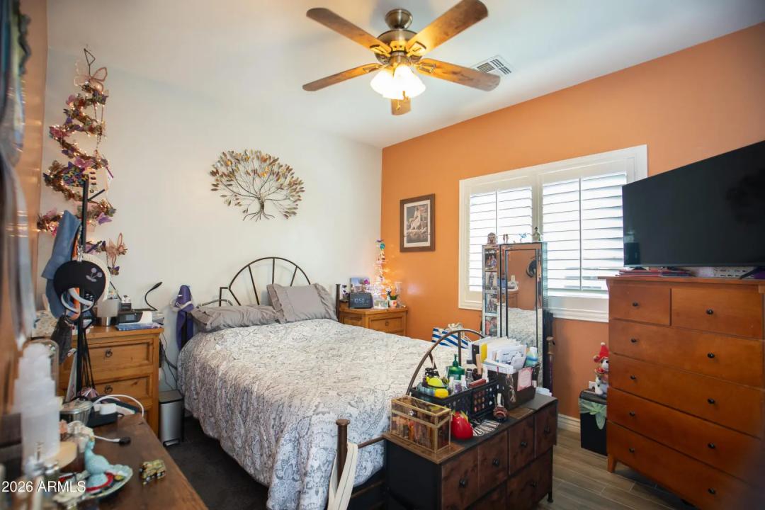 Real Estate Picture 18