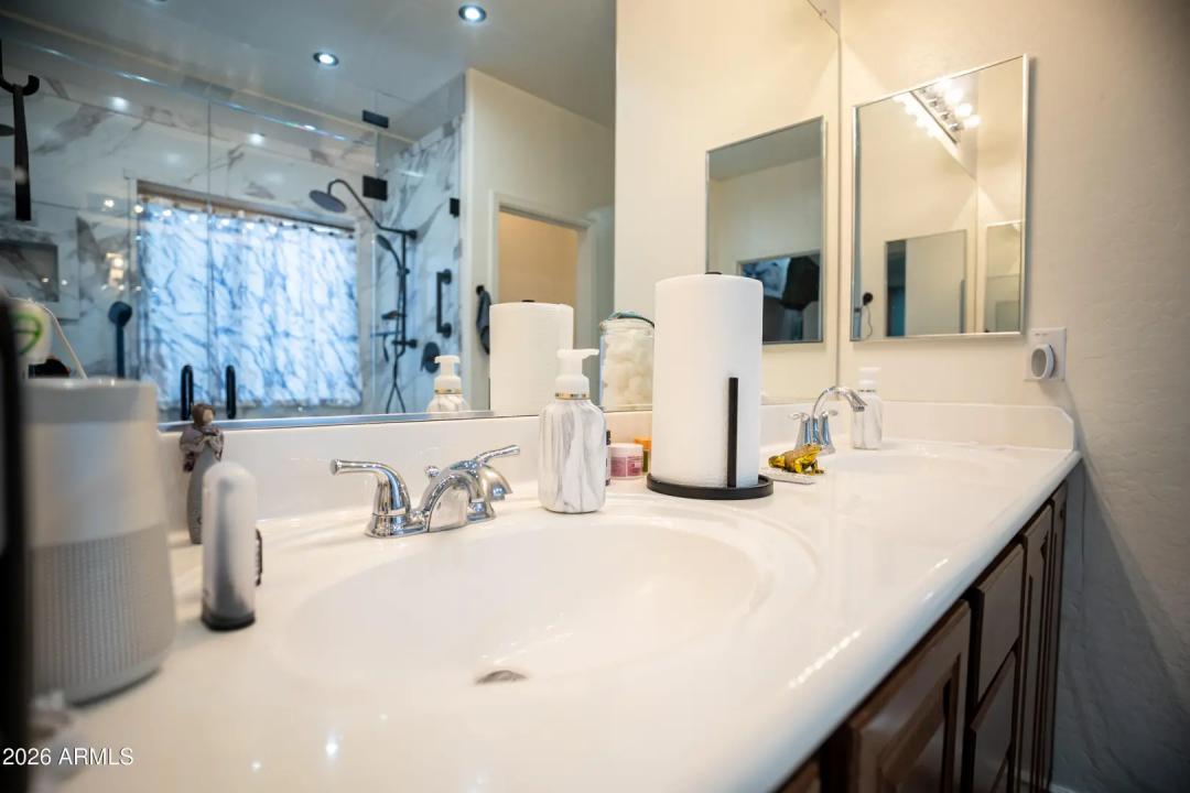 Real Estate Picture 12