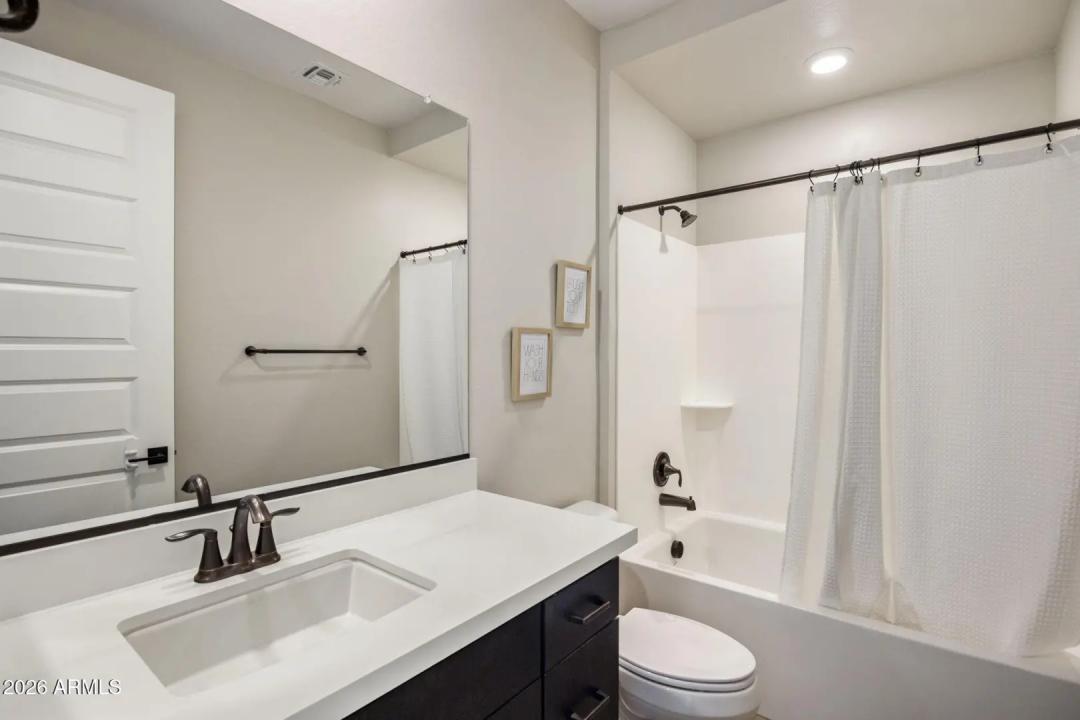 Real Estate Picture 12