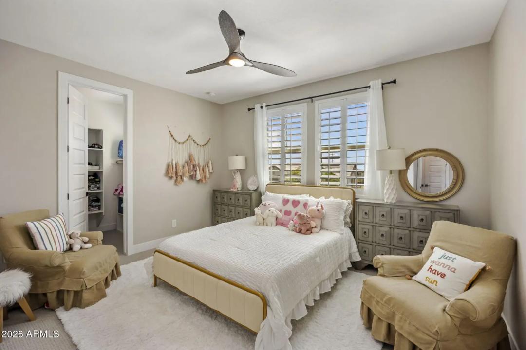 Real Estate Picture 11