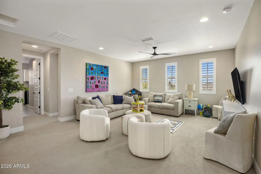 Real Estate Picture 17