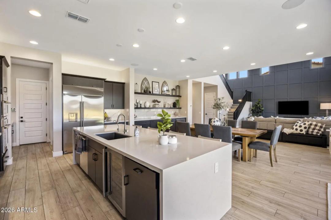 Real Estate Picture 24
