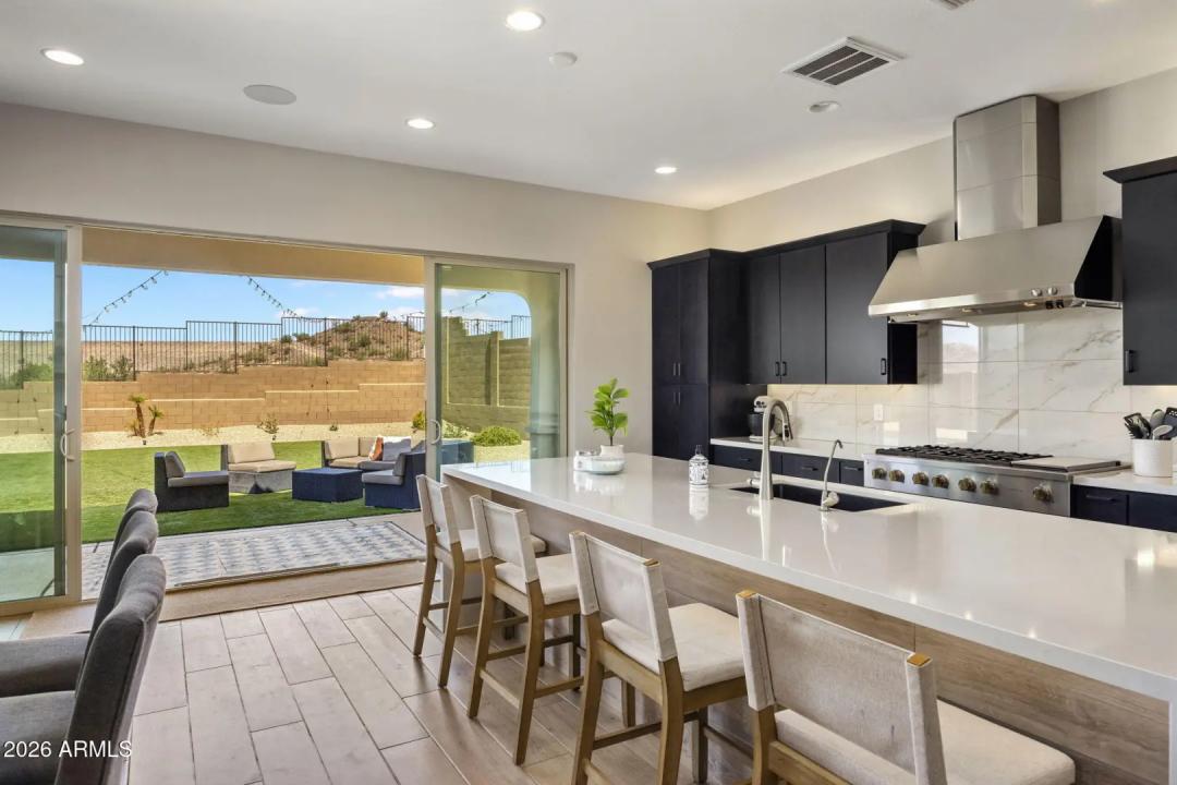 Real Estate Picture 4