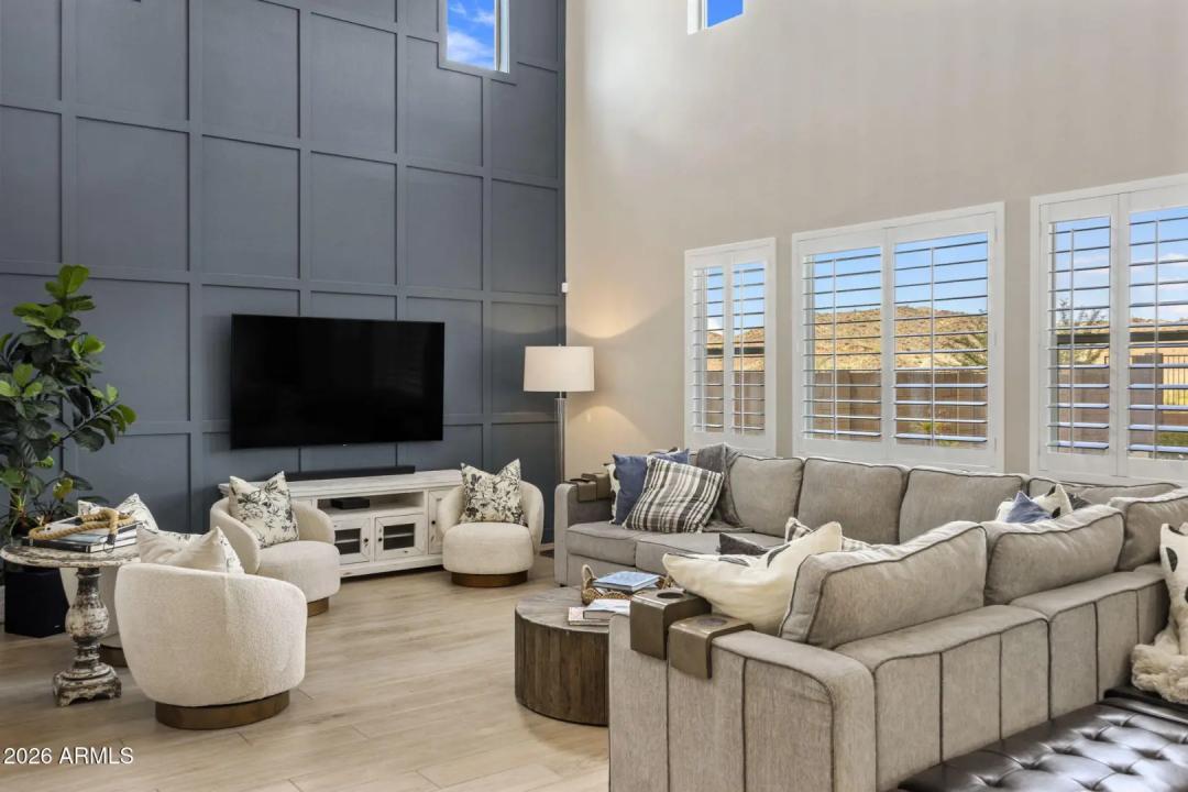 Real Estate Picture 3