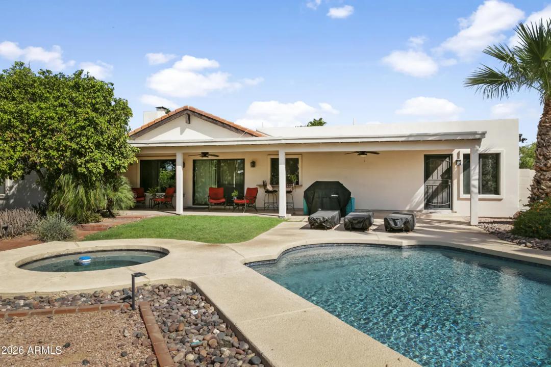 Real Estate Picture 4