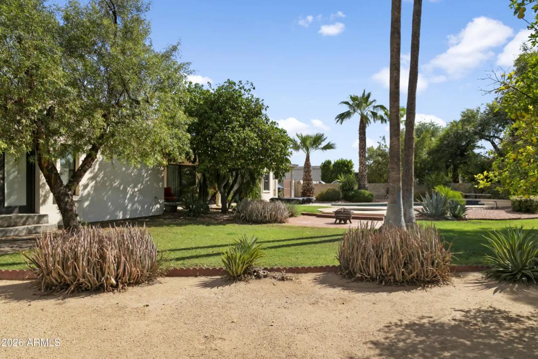 Real Estate Picture 5