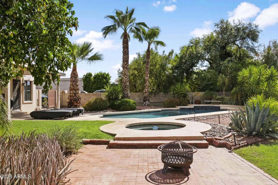 Real Estate Picture 7