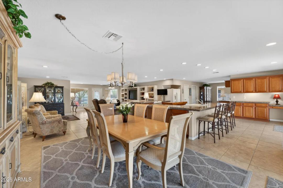 Real Estate Picture 12
