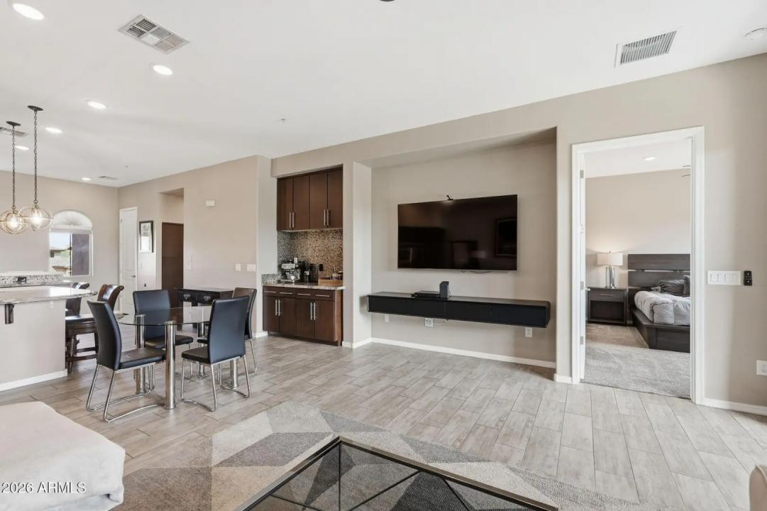 Real Estate Picture 4