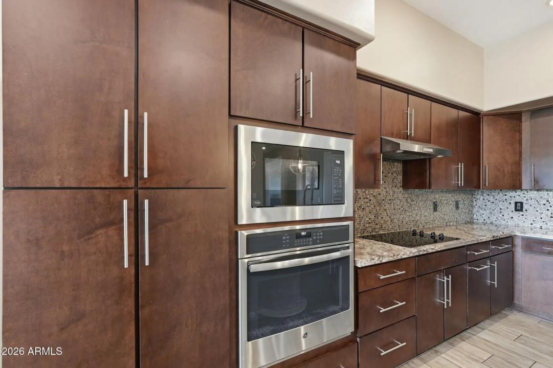 Real Estate Picture 7