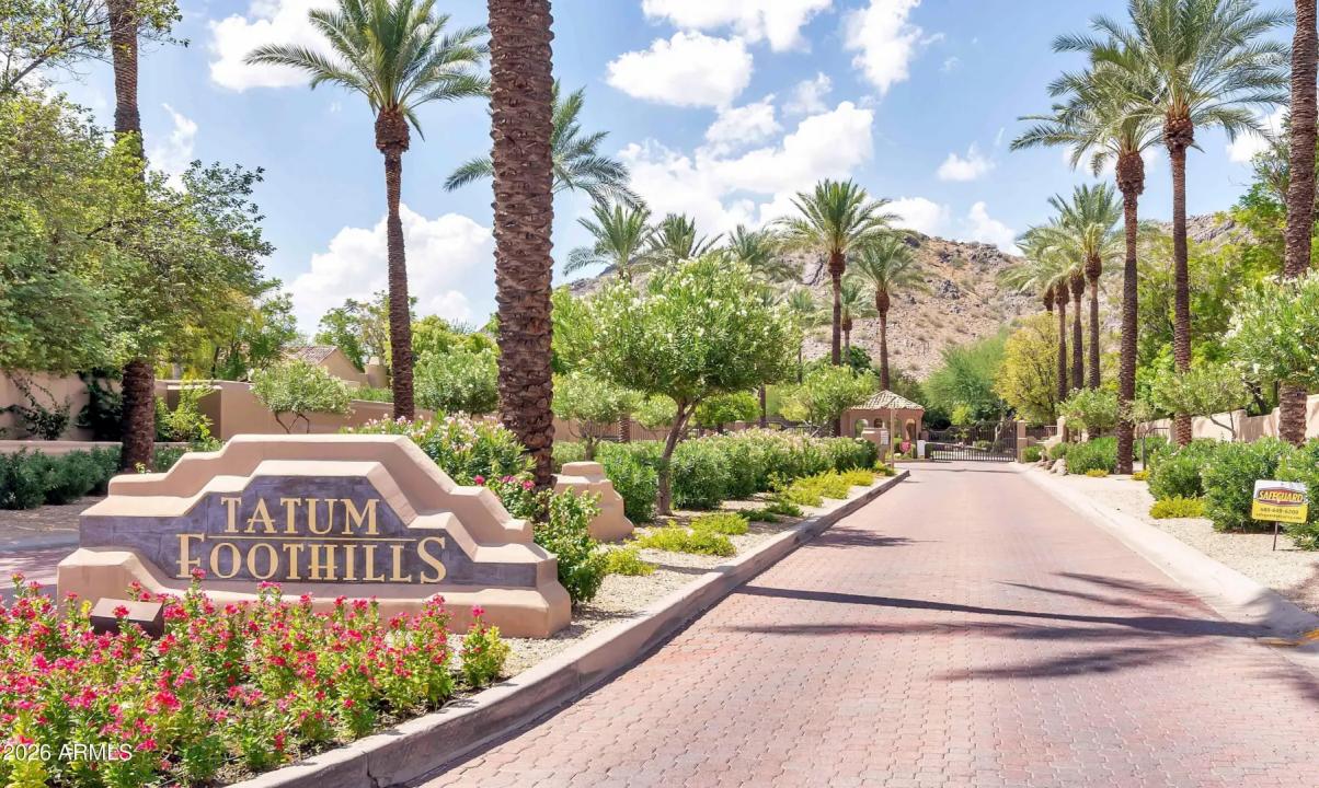4627 E SANNA Street Phoenix AZ 85028