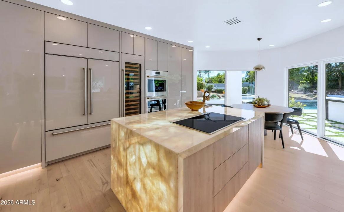 Real Estate Picture 14