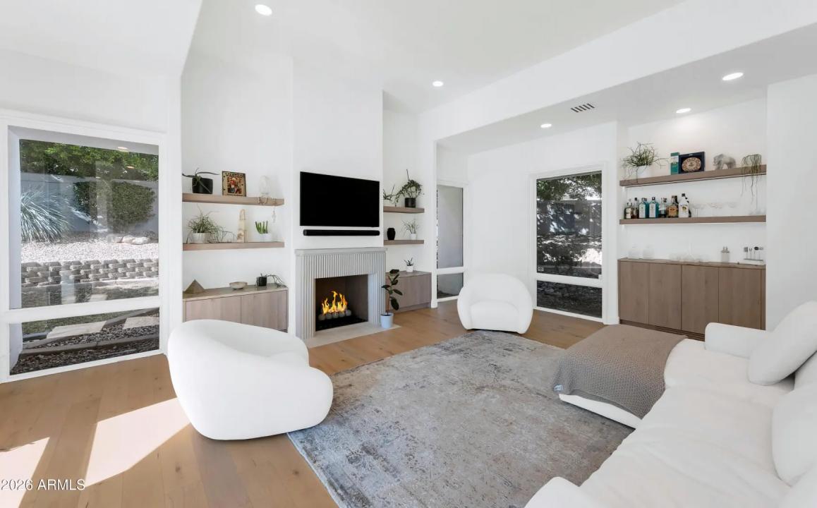 Real Estate Picture 18