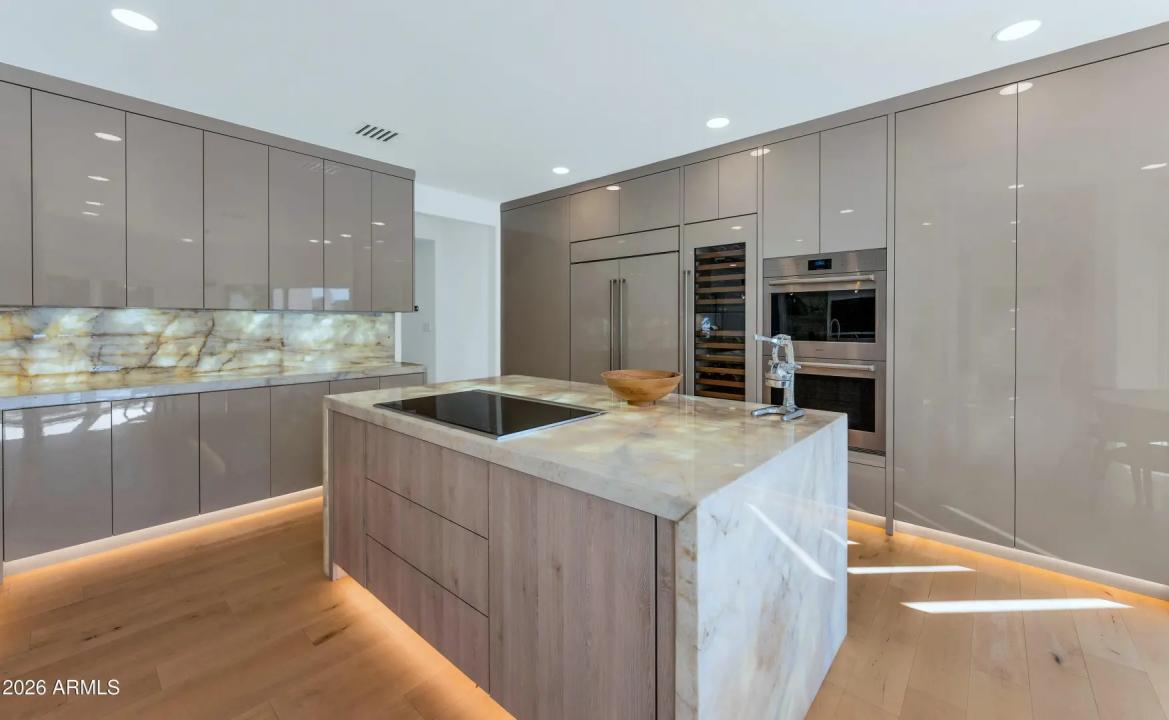 Real Estate Picture 16