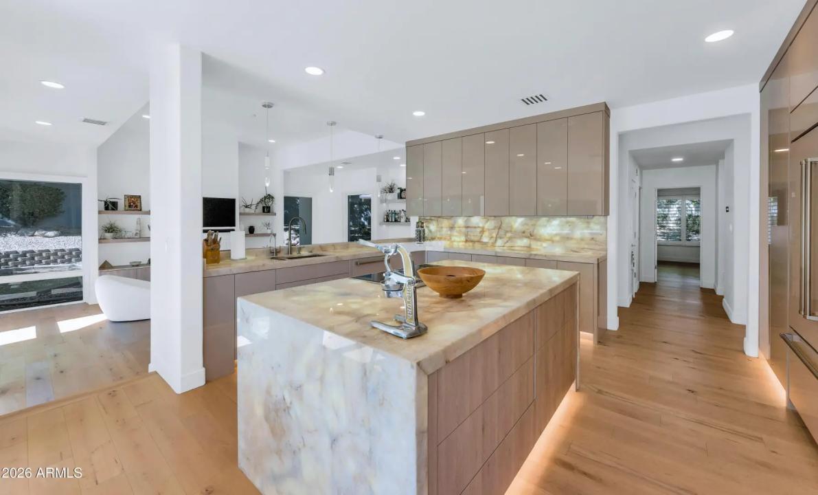 Real Estate Picture 15