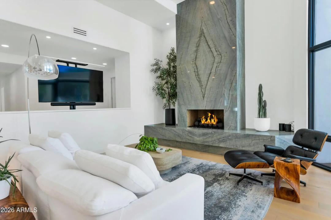 Real Estate Picture 6
