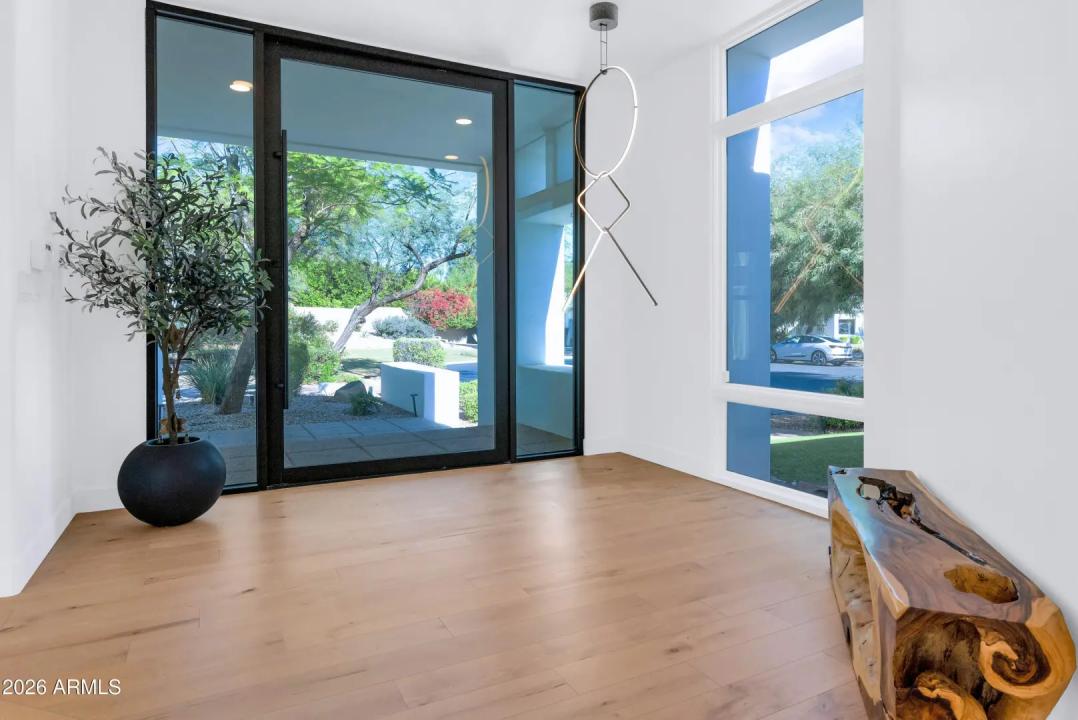 Real Estate Picture 4