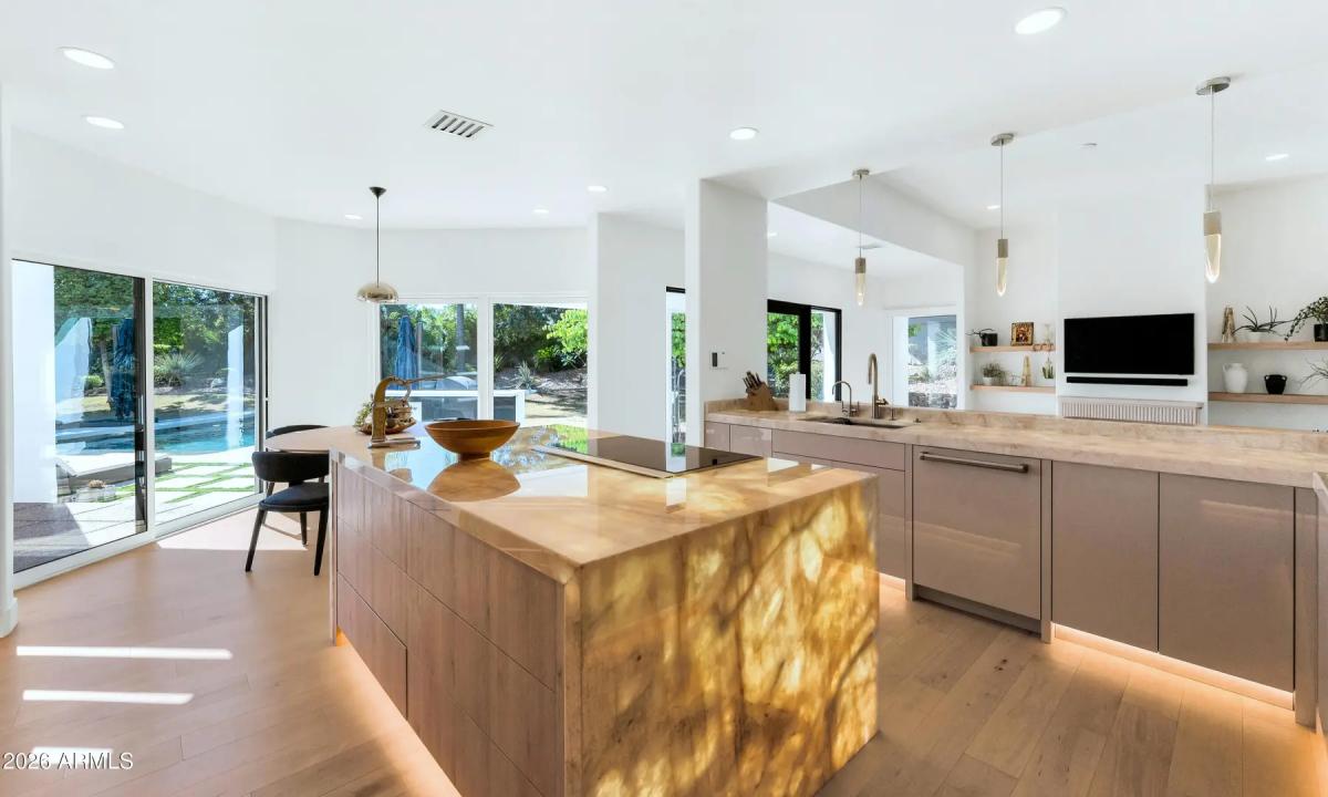 Real Estate Picture 12