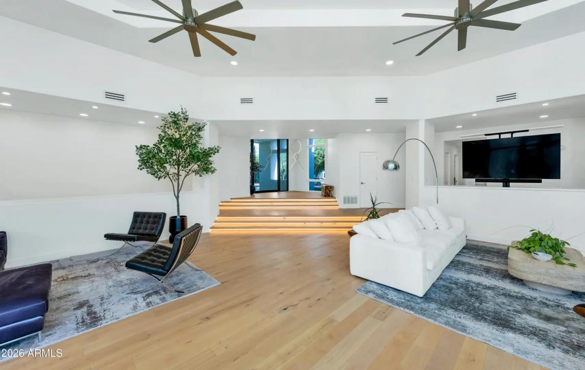 Real Estate Picture 9