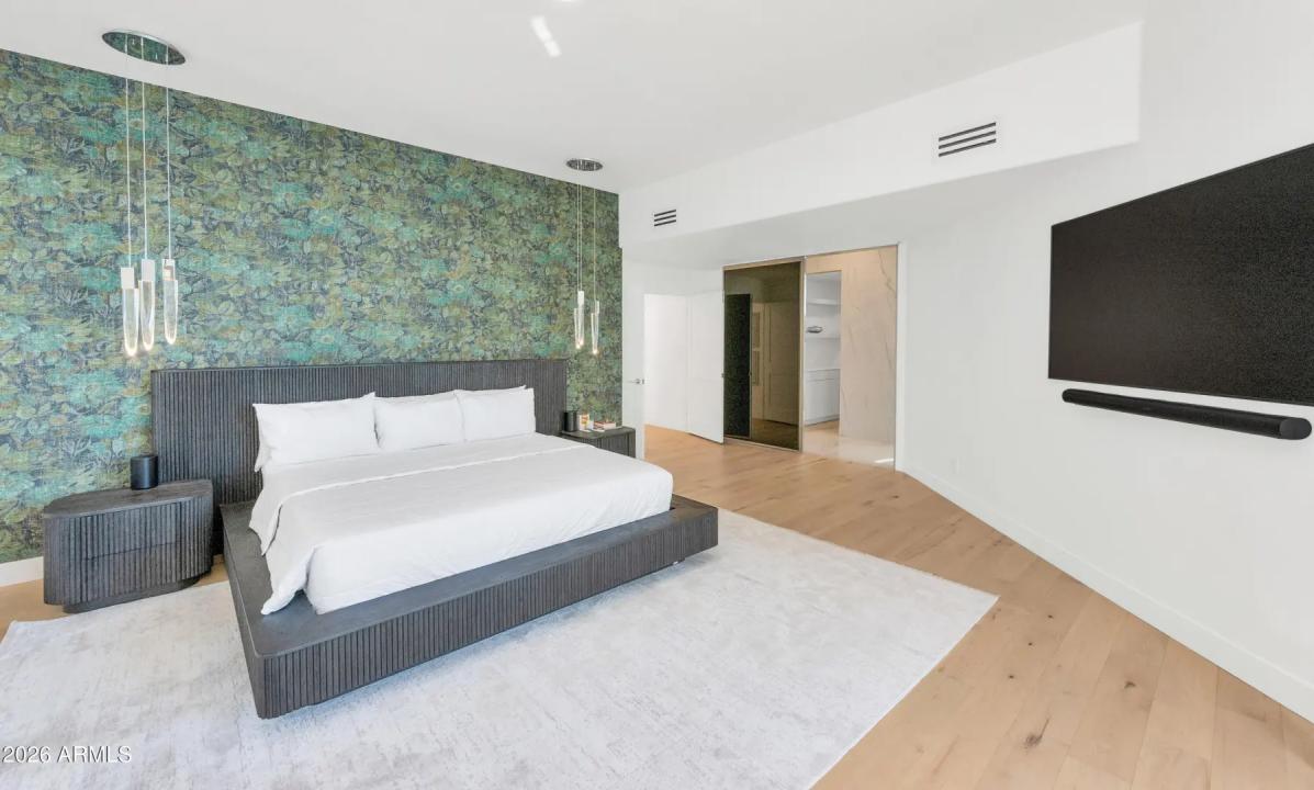 Real Estate Picture 23