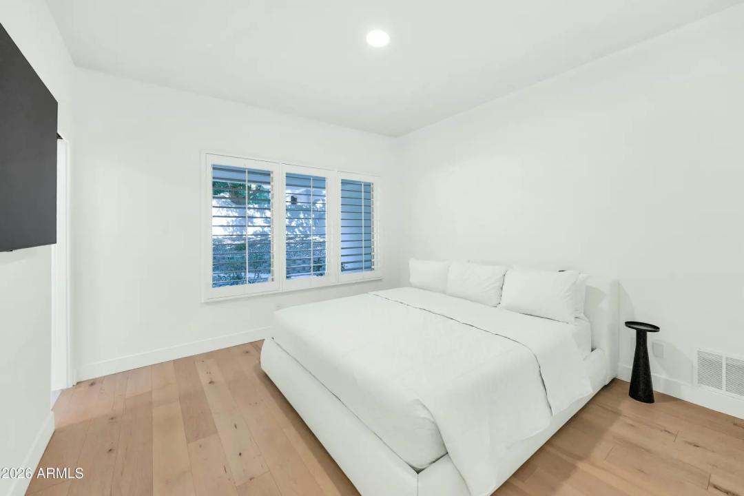 Real Estate Picture 29