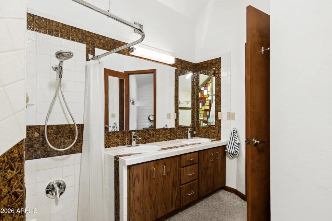 Real Estate Picture 23