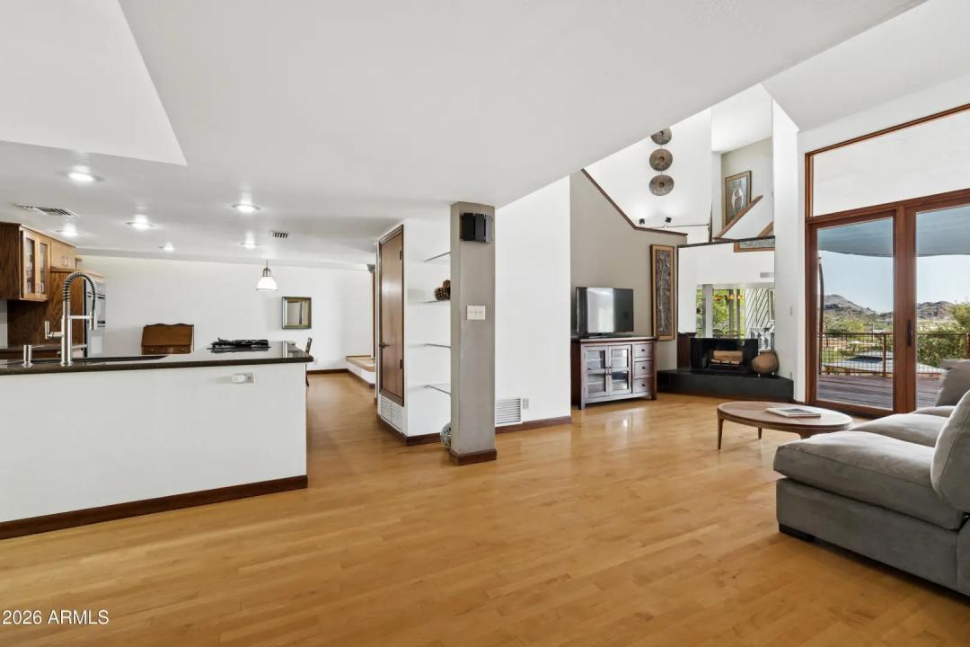 Real Estate Picture 7