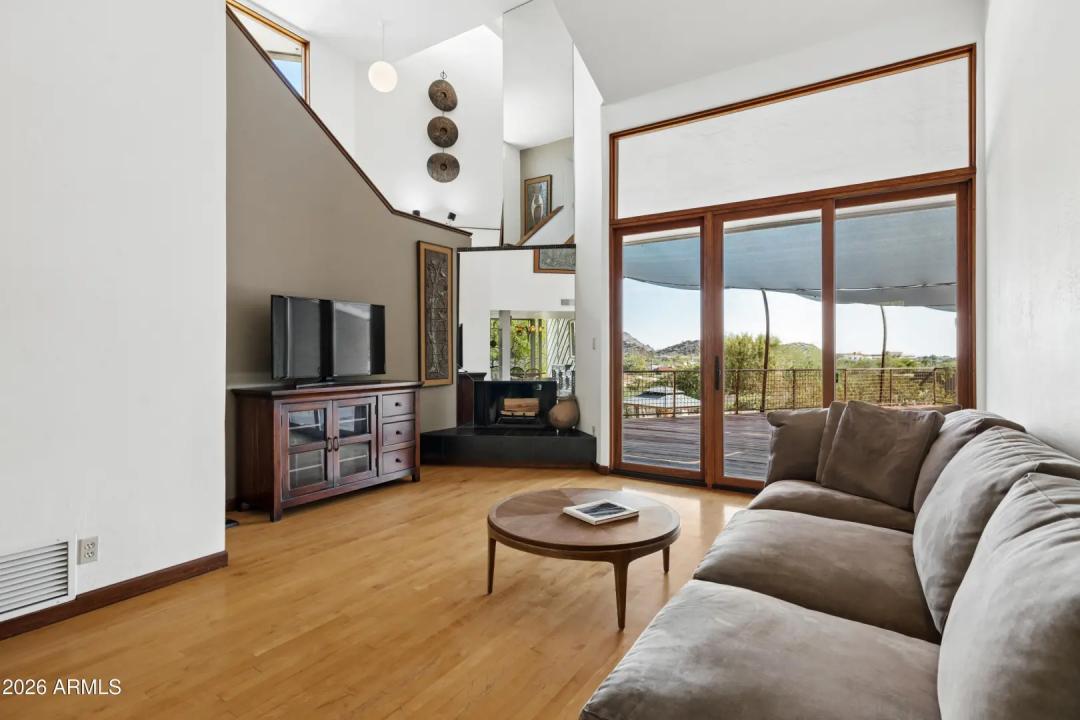 Real Estate Picture 8