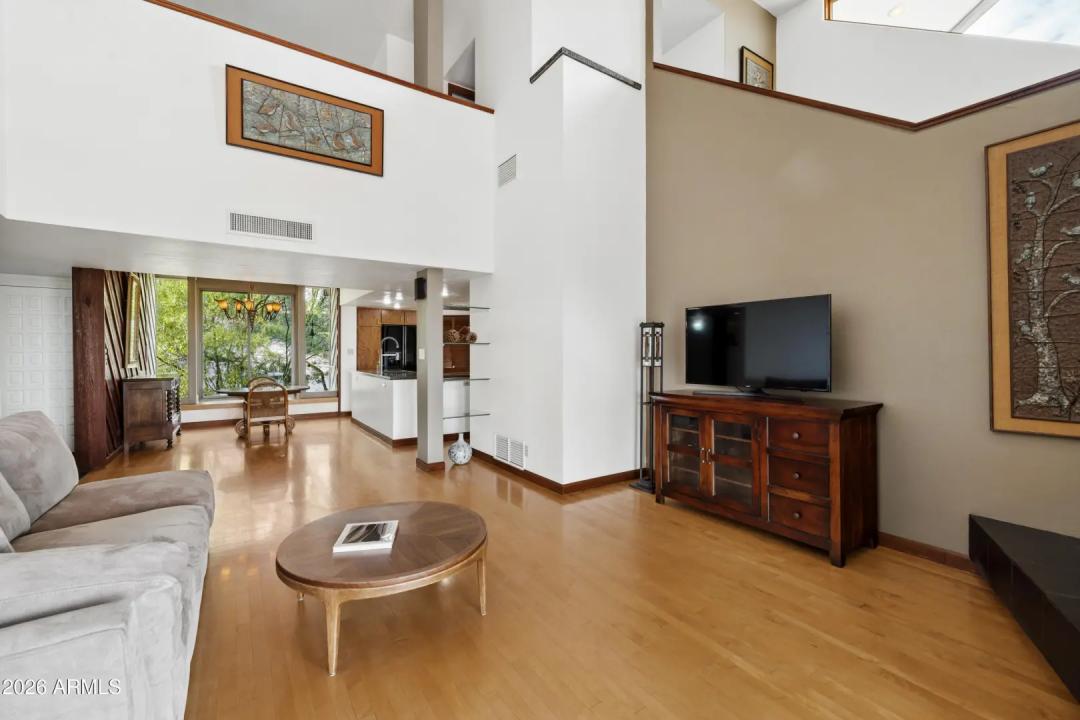 Real Estate Picture 10