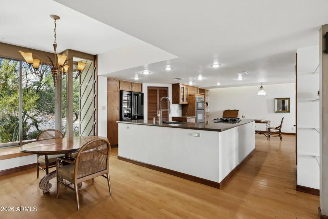 Real Estate Picture 11