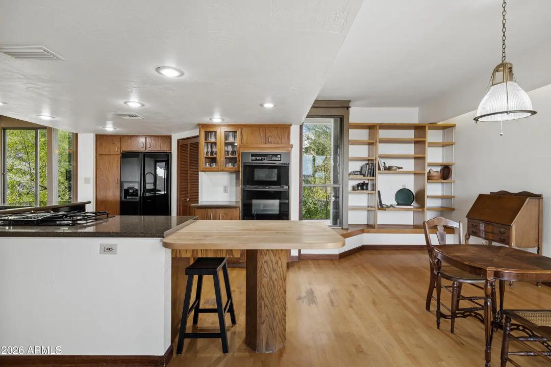 Real Estate Picture 12