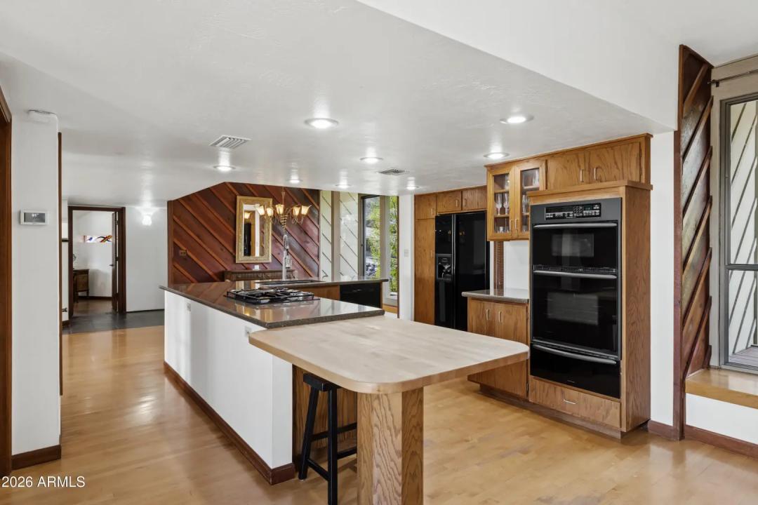 Real Estate Picture 13