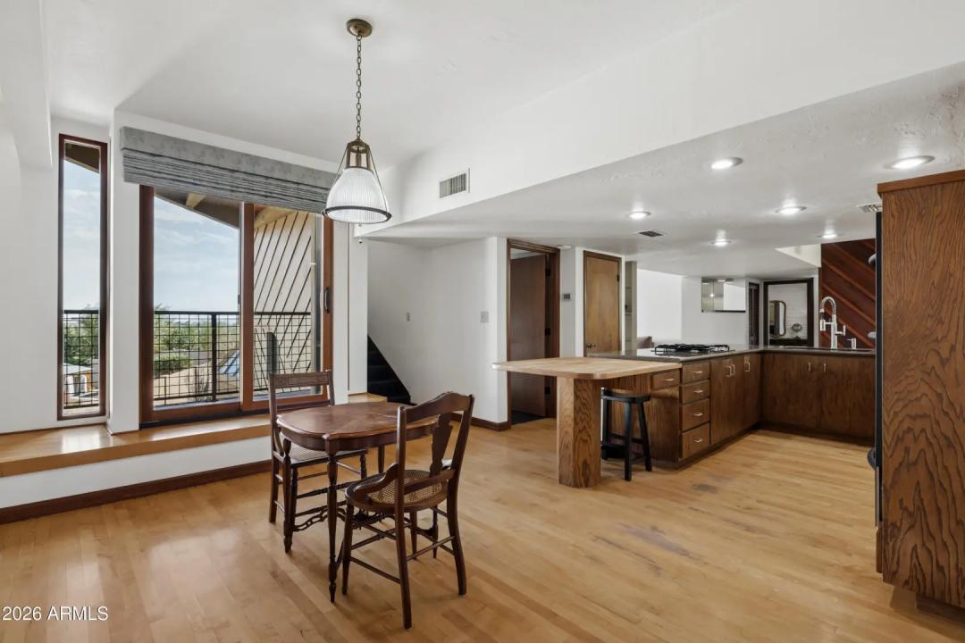 Real Estate Picture 14