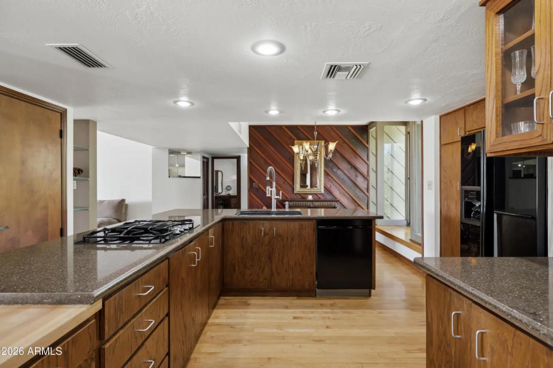 Real Estate Picture 15