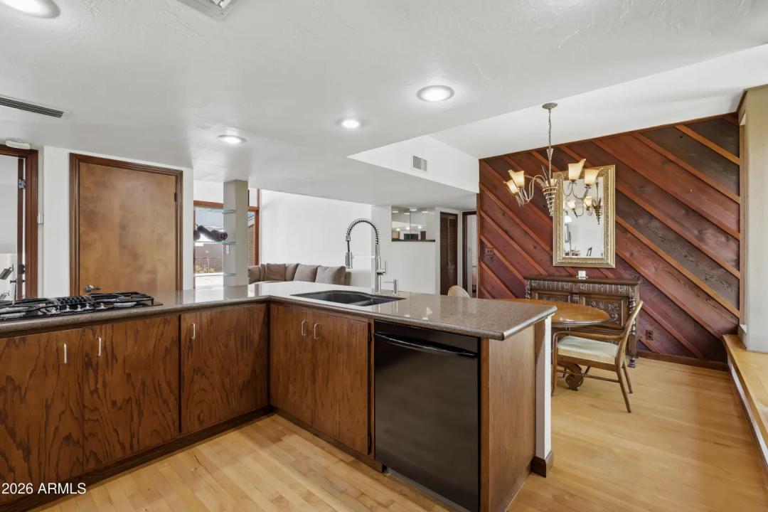 Real Estate Picture 16