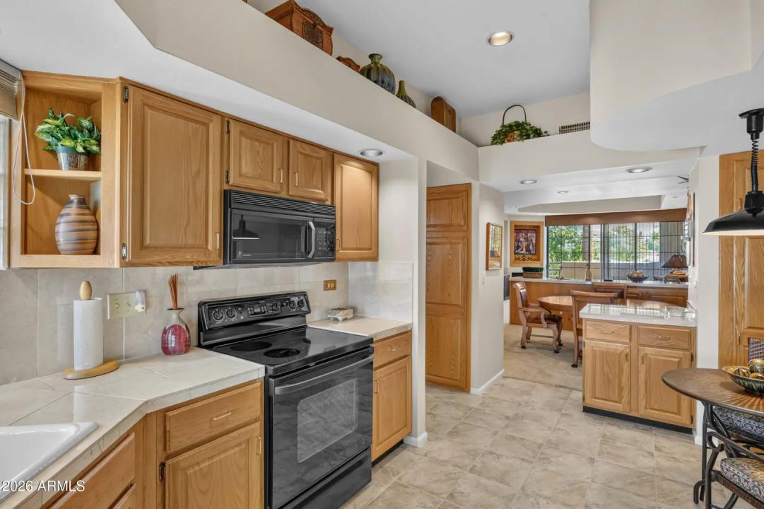Real Estate Picture 8