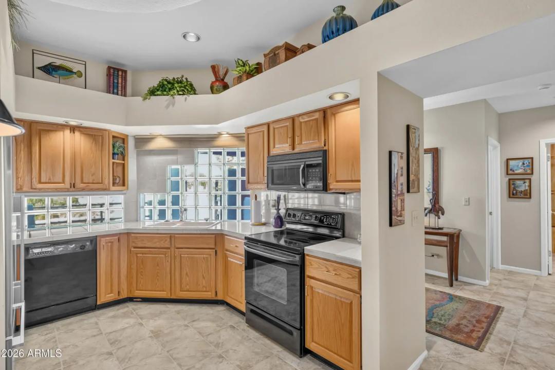 Real Estate Picture 9