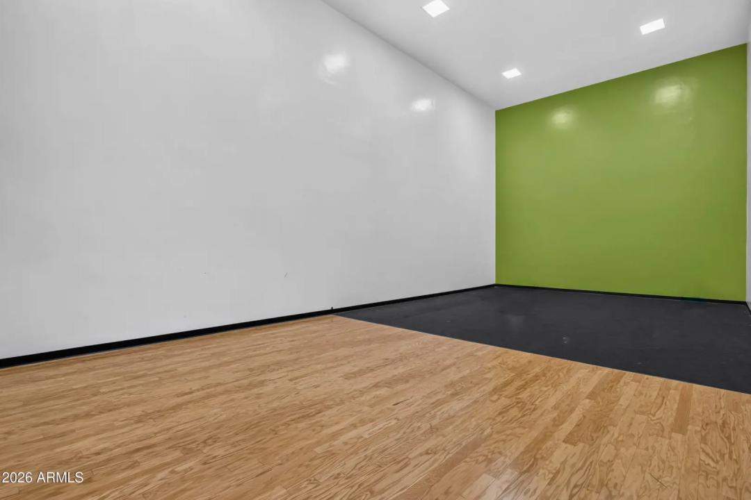 Real Estate Picture 33
